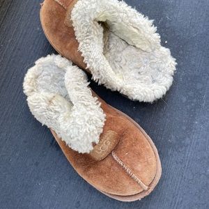 UGG Slippers (Size 4.5)